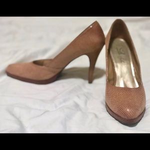 Tan snakeskin high heels sz 13